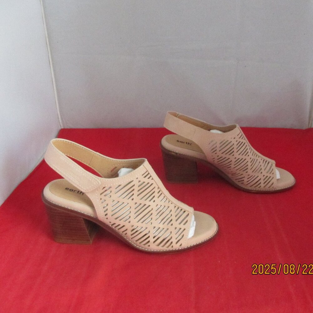 Earth Aurara 3 Faux Leather Slingback Sandals $110 - US Slze 8 1/2 - Beige- 1300